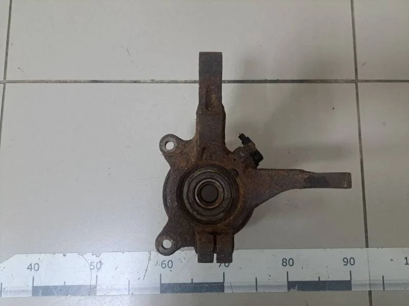 Кулак поворотный передний правый Mitsubishi Lancer 9  (CS/Classic) 2000-2011