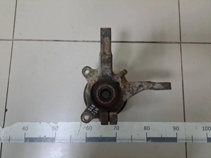 Кулак поворотный передний правый Mitsubishi Lancer 9  (CS/Classic) 2000-2011