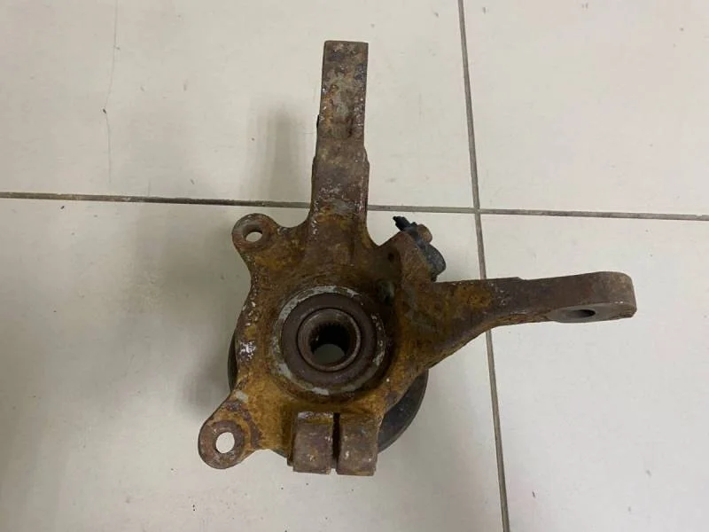 Кулак поворотный передний правый Mitsubishi Lancer 9  (CS/Classic) 2000-2011