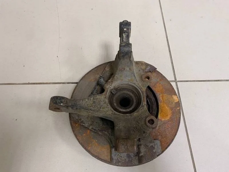 Кулак поворотный передний правый Opel Corsa (D) 2006-2015