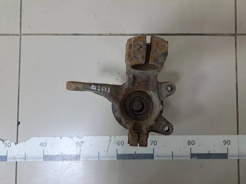 Кулак поворотный передний левый Ford Fusion (JU) 2002-2012