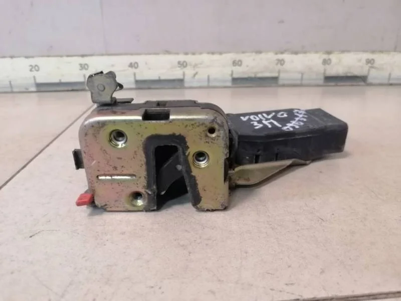 Замок двери задней правой Volvo V40 2001-2004