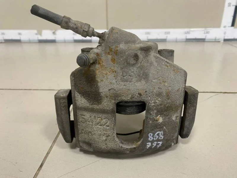 Суппорт передний правый Ford Fusion (JU) 2002-2012