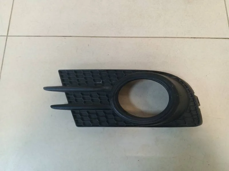 Решетка в бампер правая Volkswagen Tiguan (5N2) 2011-2016