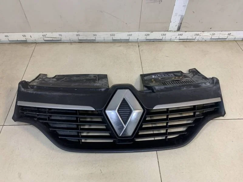Решетка радиатора Renault Logan (2) 2014>