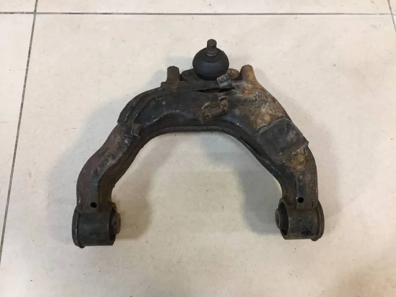 Рычаг передний верхний левый Mitsubishi L200 (KB) 2006-2016