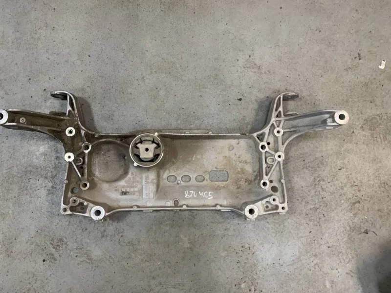 Балка подмоторная Audi Audi Q3 (8U) 2012>