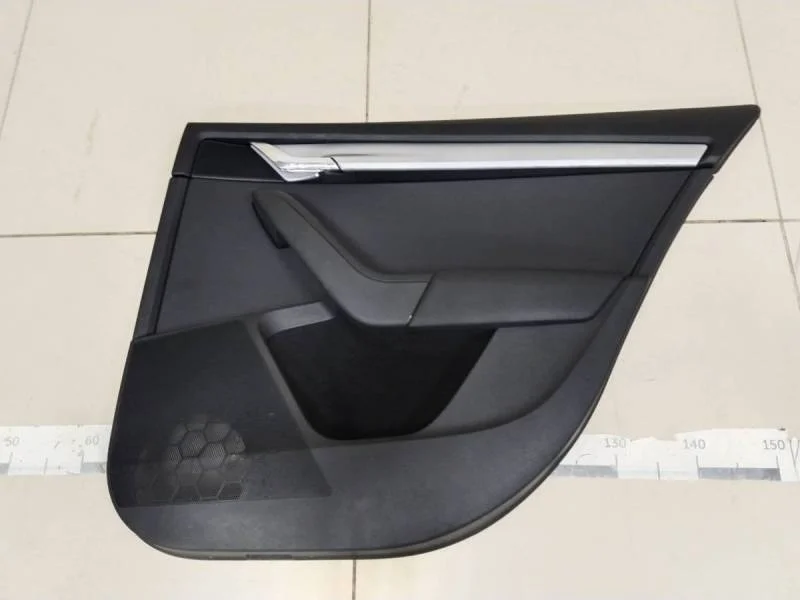 Обшивка двери задней правой Skoda Octavia (A7) 2013>