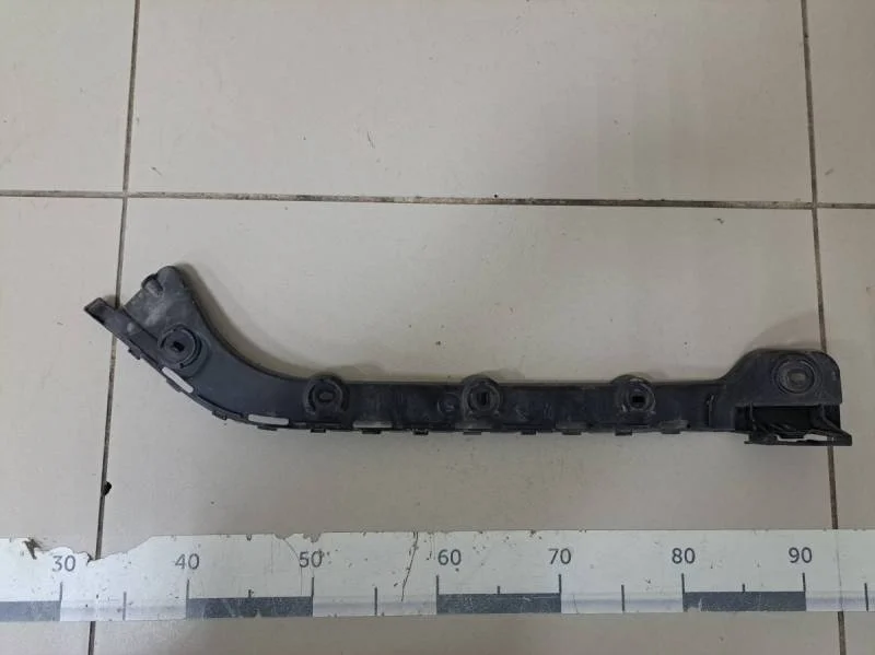 Кронштейн заднего бампера левый Skoda Octavia (A7) 2013>