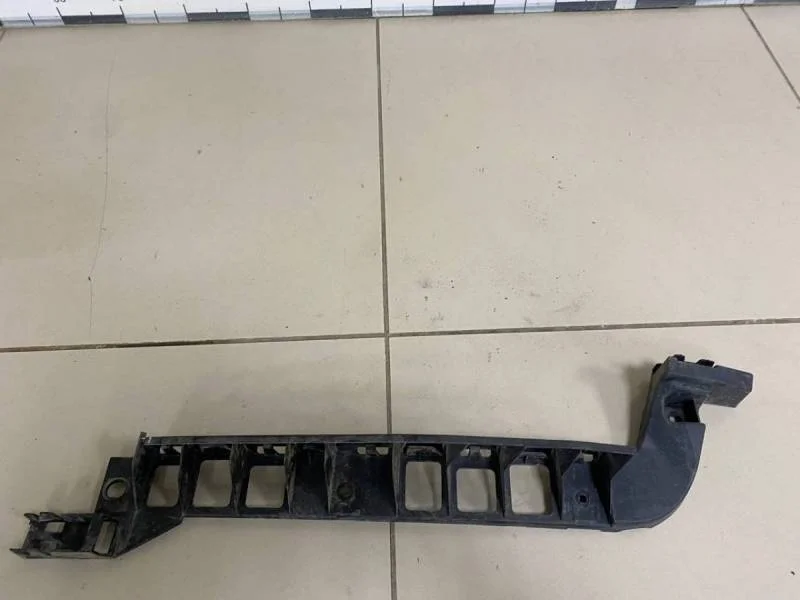 Направляющая заднего бампера правая Skoda Octavia (A7) 2013>