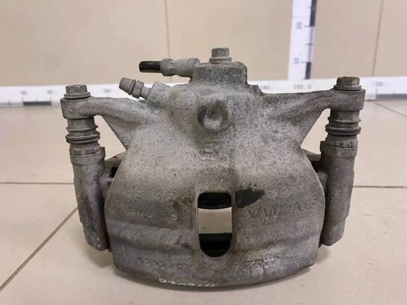 Суппорт передний правый Skoda Octavia (A7) 2013>