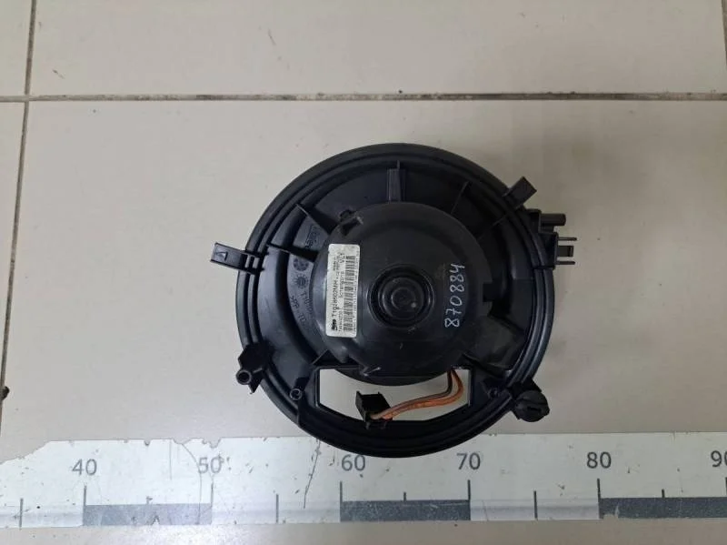 Моторчик отопителя Skoda Octavia (A7) 2013>