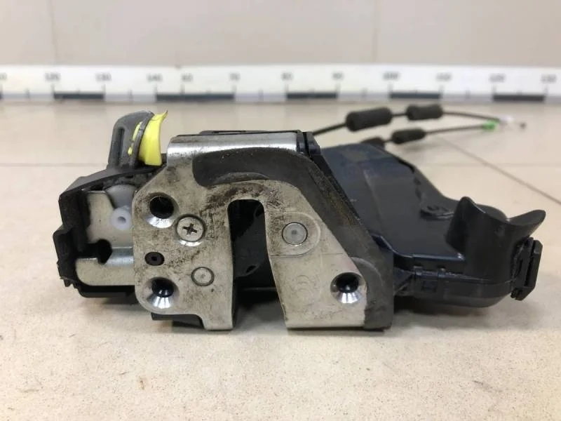 Замок двери передней левой Toyota Camry (V50) 2011-2017