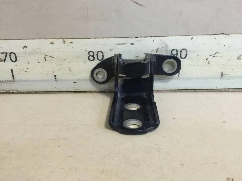 Петля двери задней правой нижняя Toyota Camry (V50) 2011-2017