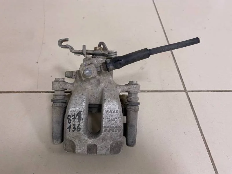 Суппорт задний правый Skoda Octavia (A7) 2013>