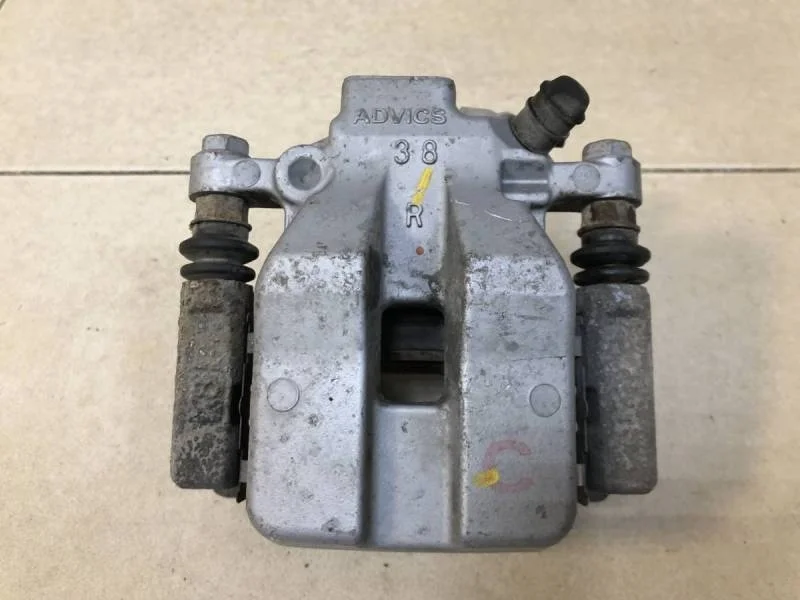 Суппорт задний правый Toyota Camry (V50) 2011-2017