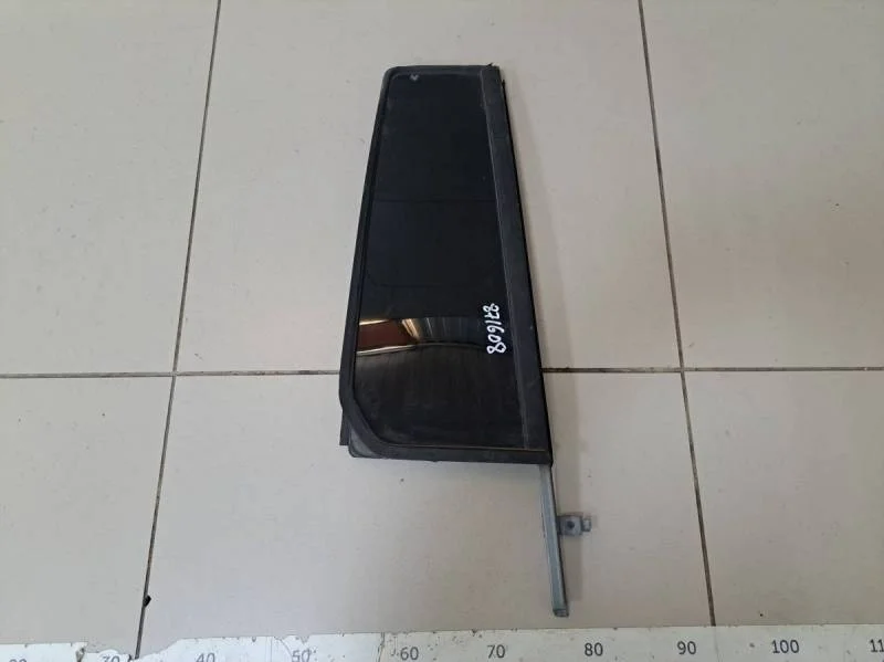Стекло двери задней правой (форточка) Land Rover Discovery 3 2004-2009
