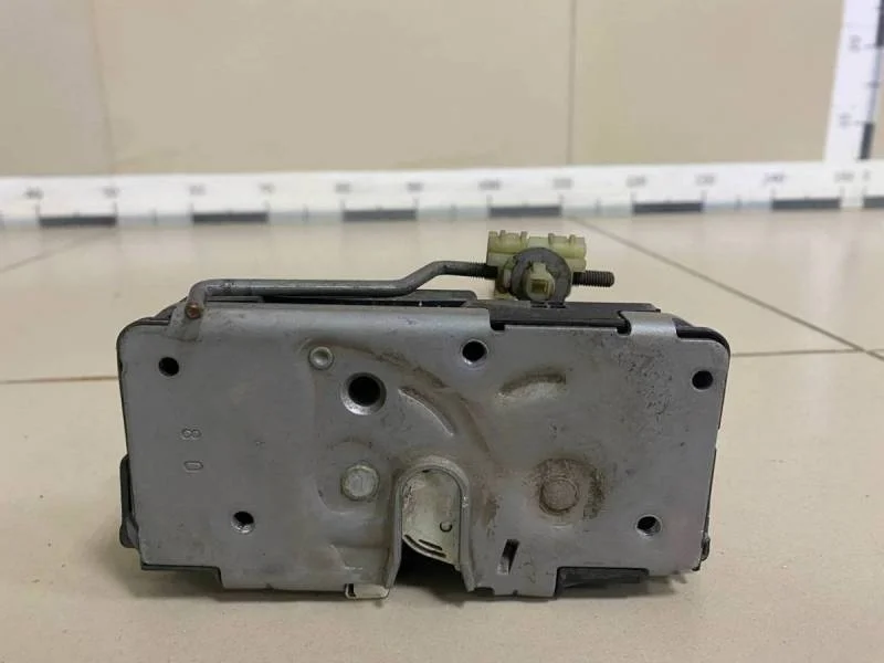 Замок двери задней правой Opel Corsa (D) 2006-2015