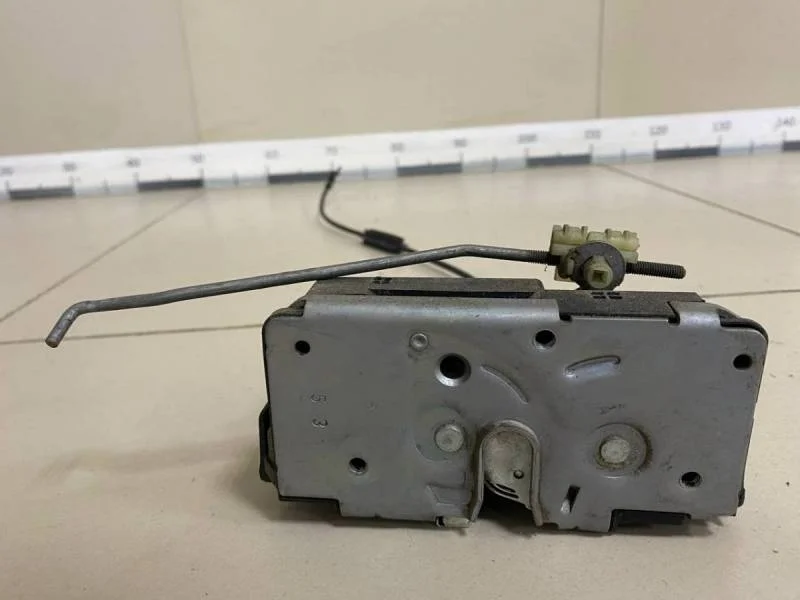 Замок двери передней правой Opel Corsa (D) 2006-2015