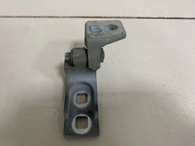 Петля двери передней правой нижняя Opel Corsa (D) 2006-2015