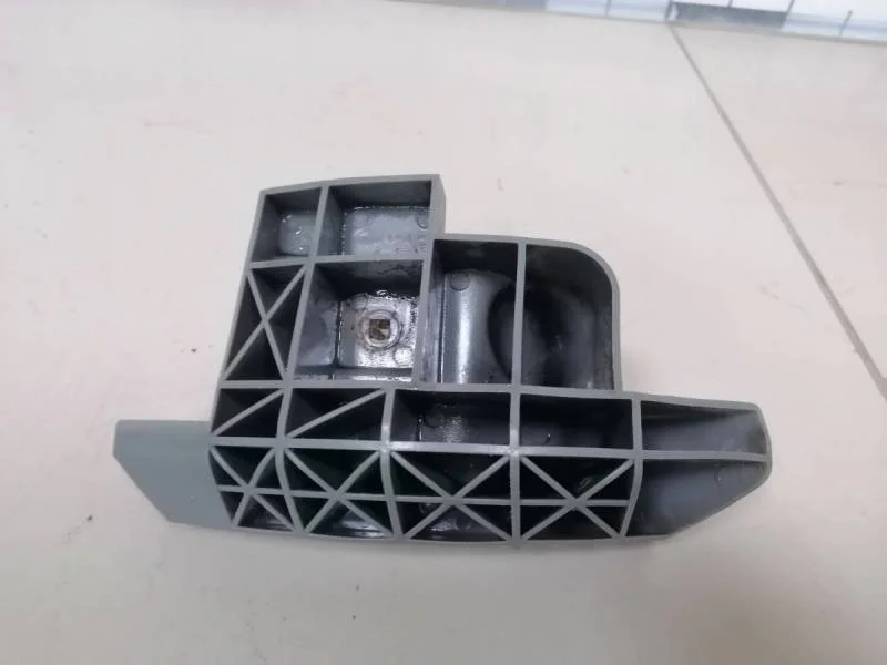 Кронштейн заднего бампера правый Toyota Land Cruiser Prado (J120) 2002-2009