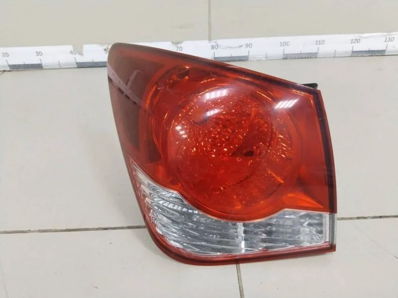 Фонарь задний наружный левый Chevrolet Cruze (J300) 2009-2016