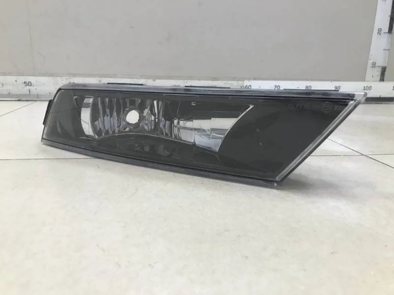 Фара противотуманная правая Skoda Superb 2015>