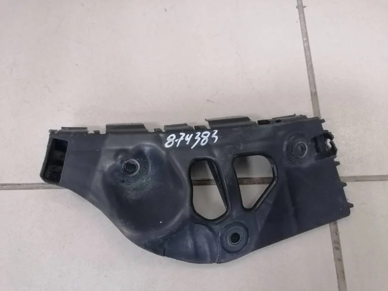 Кронштейн заднего бампера правый Renault Sandero 2009-2014