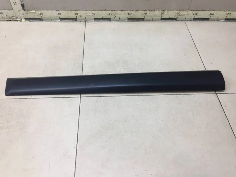 Молдинг передней левой двери Renault Sandero 2009-2014