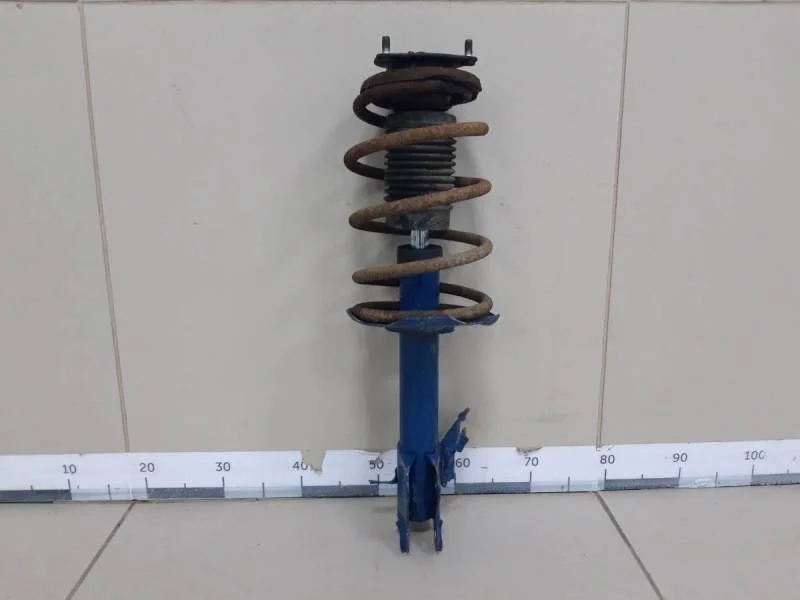 Амортизатор передний правый Nissan Almera Classic (B10) 2006-2013