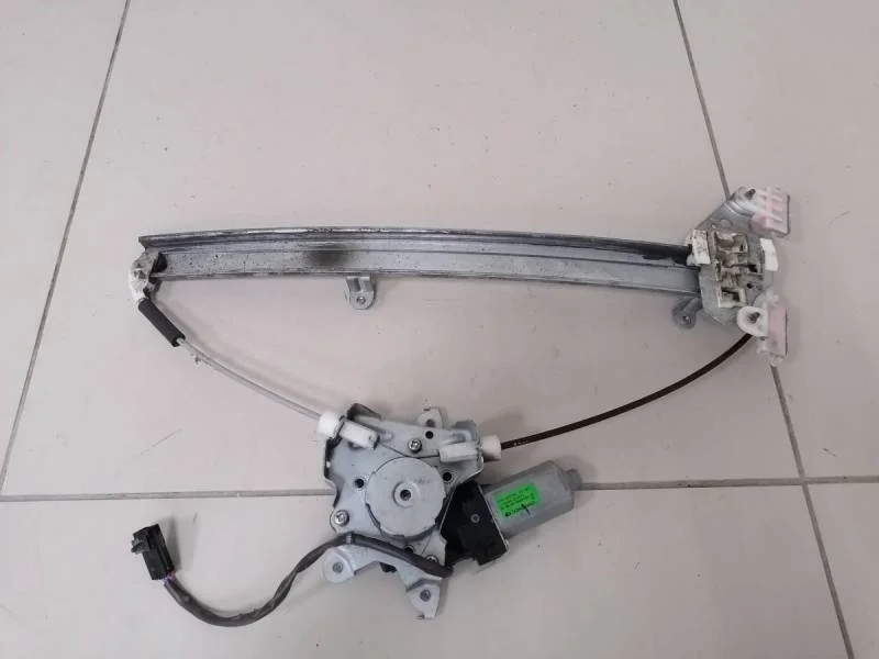 Стеклоподъемник электр. передний правый Nissan Almera Classic (B10) 2006-2013