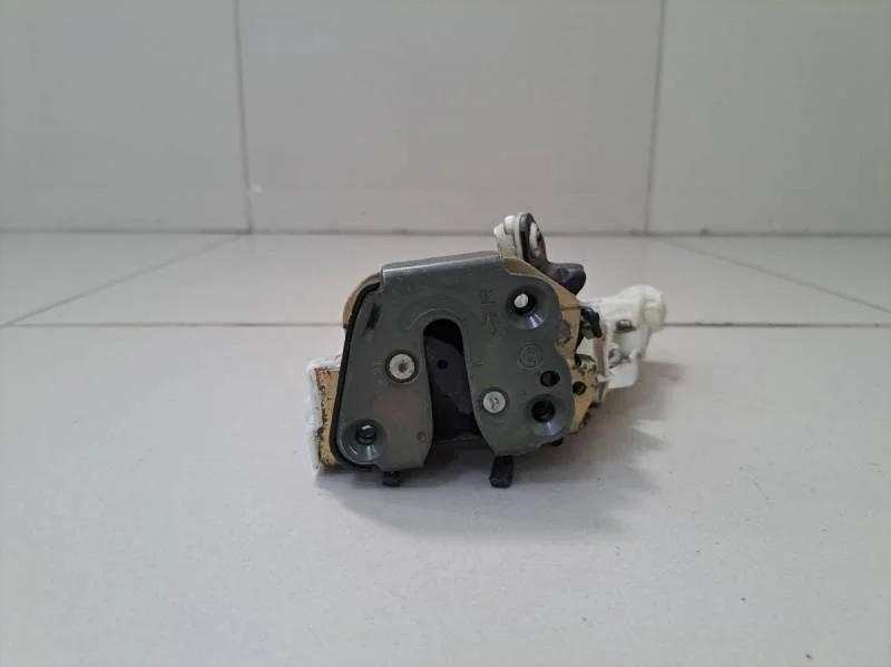 Замок двери задней правой Nissan Almera Classic (B10) 2006-2013
