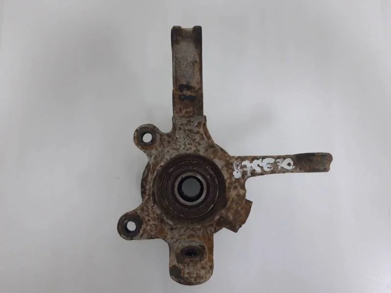 Кулак поворотный передний правый Nissan Almera Classic (B10) 2006-2013