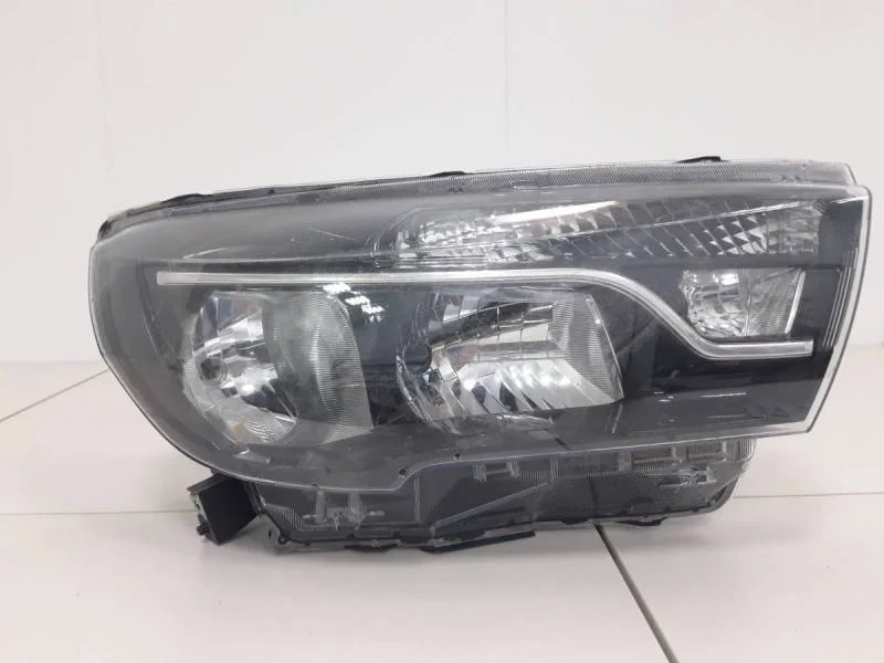 Фара правая Lada Vesta 2015>