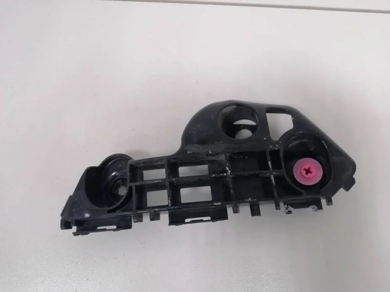 Кронштейн переднего бампера левый Toyota Camry (XV70) 2017>