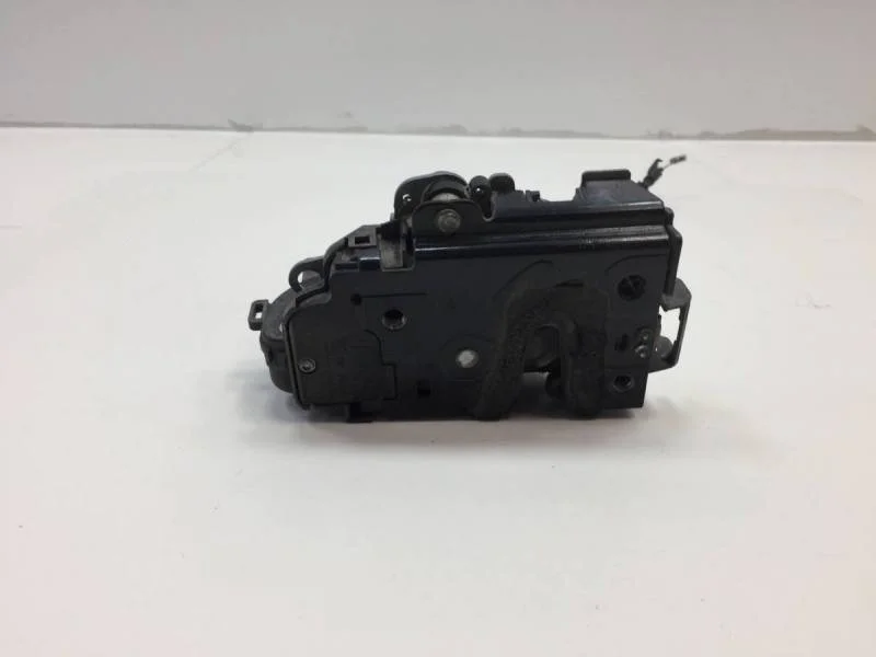 Замок двери передней правой Skoda Fabia (5J) 2007-2014