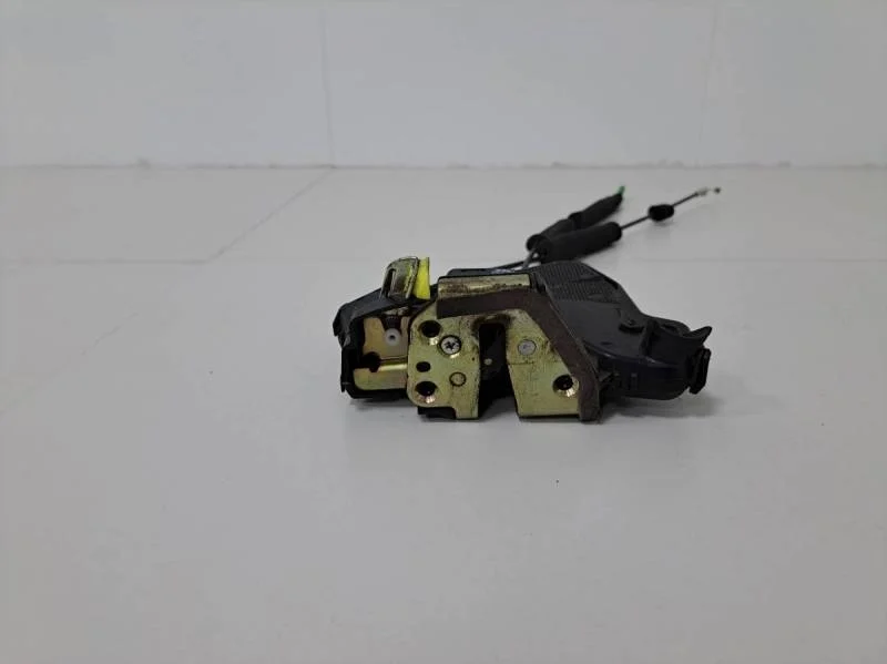 Замок двери передней левой Toyota Camry (XV30) 2001-2006