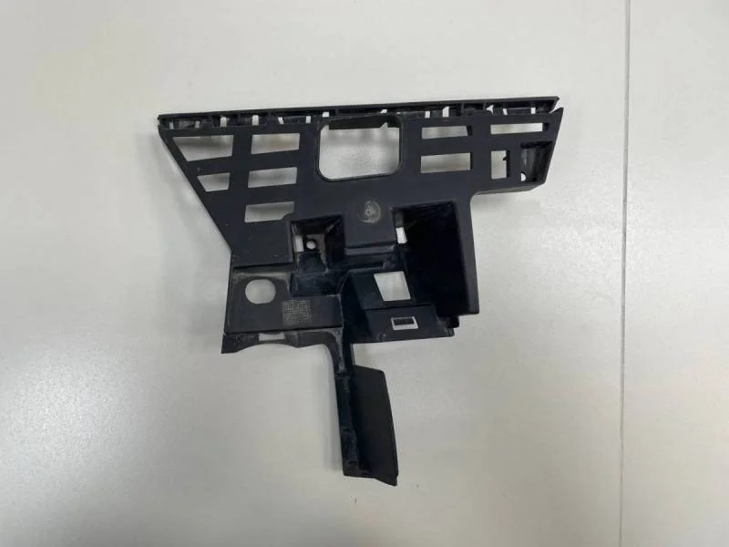 Кронштейн переднего бампера правый Skoda Fabia (5J) 2007-2014