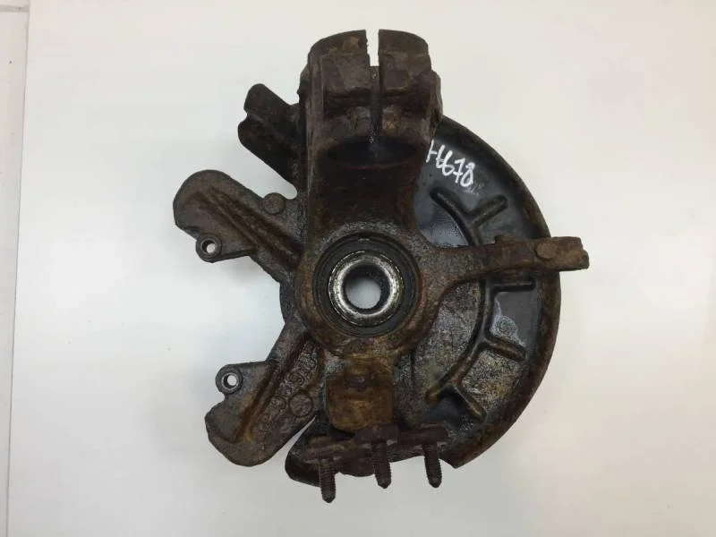 Кулак поворотный передний правый Skoda Fabia (5J) 2007-2014