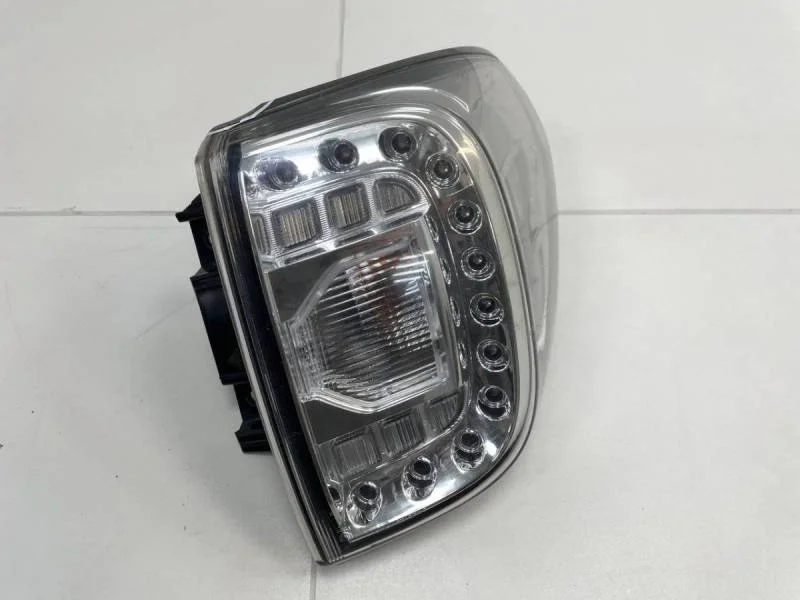 Фонарь задний наружный правый Nissan Patrol (Y62) 2010>