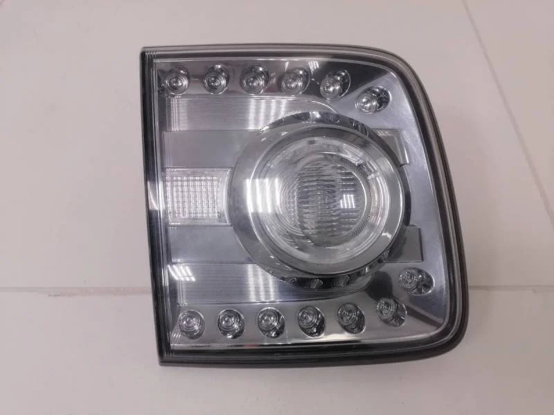 Фонарь задний внутренний левый Nissan Patrol (Y62) 2010>