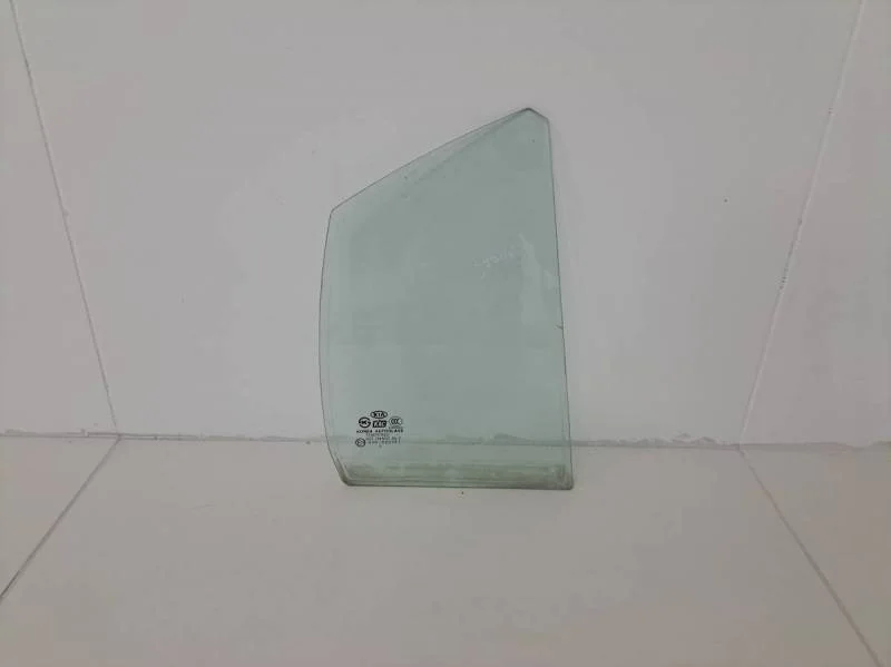 Стекло двери задней правой (форточка) Hyundai Elantra (XD) 2000-2005