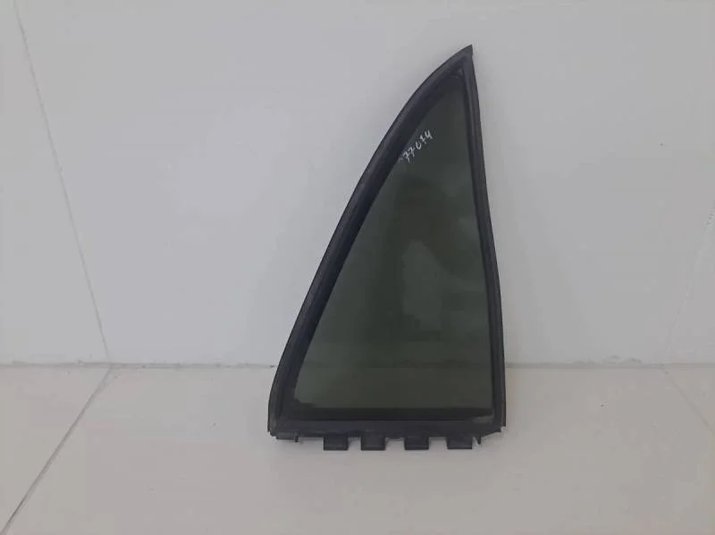 Стекло двери задней правой (форточка) Toyota Corolla E120 2001-2007