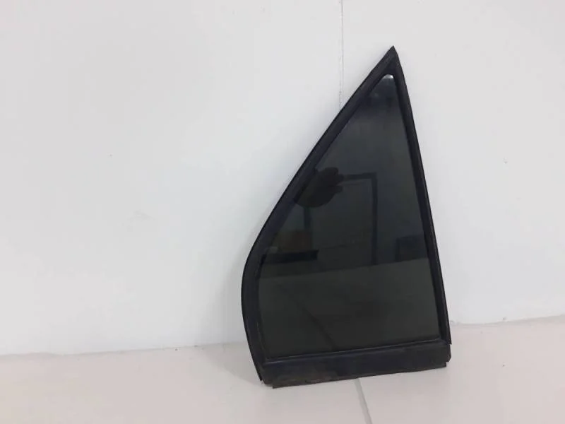 Стекло двери задней правой (форточка) Mitsubishi Lancer 9  (CS/Classic) 2000-2011