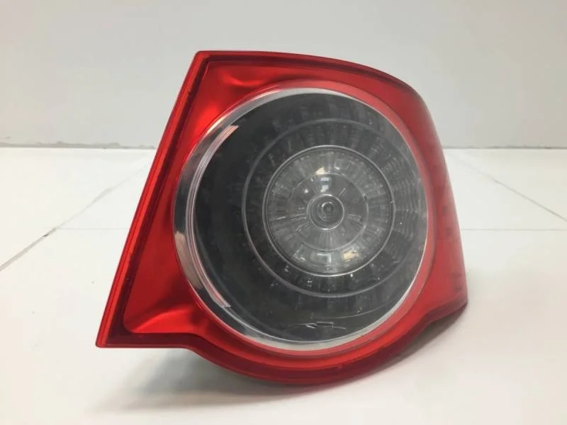 Фонарь задний наружный правый Volkswagen Jetta (1K) 2006-2011