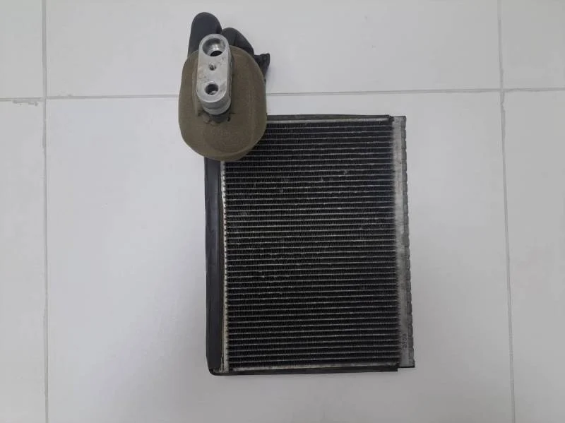 Испаритель кондиционера Land Rover Discovery 3 2004-2009