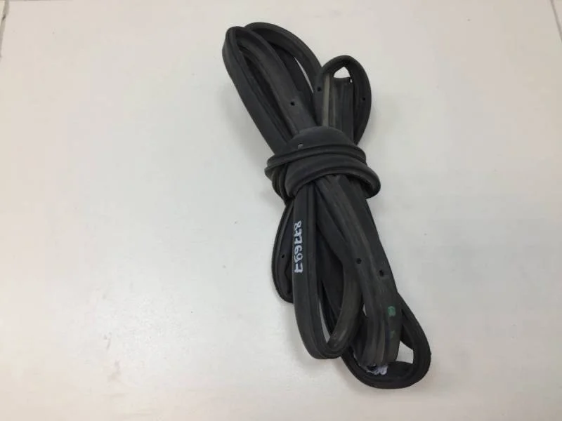 Уплотнитель двери Ford Fusion (JU) 2002-2012