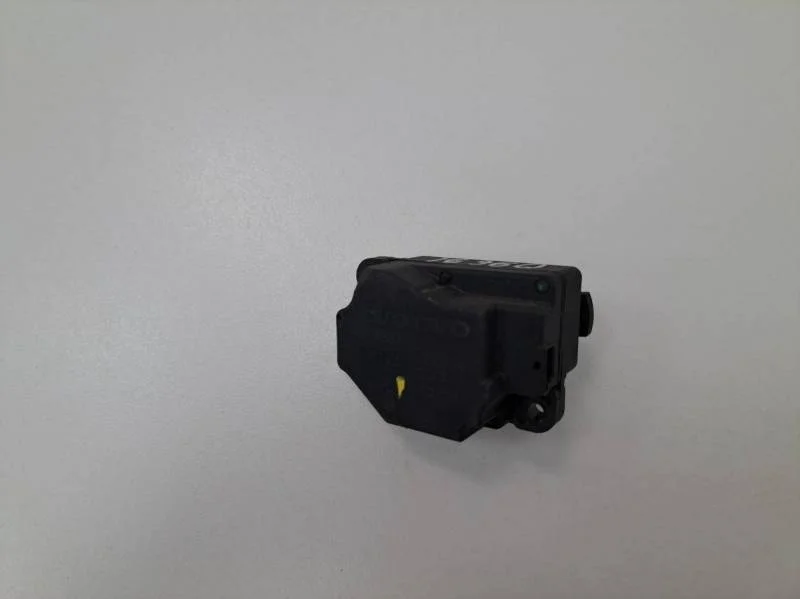 Моторчик заслонки печки Volvo XC90 2002-2015