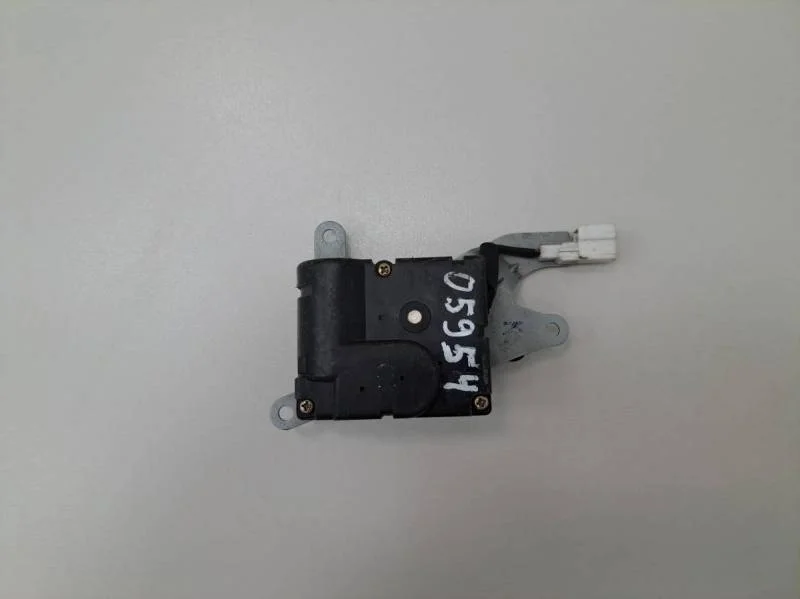 Моторчик заслонки печки Hyundai Sonata 4 (EF,Tagaz) 2001-2012