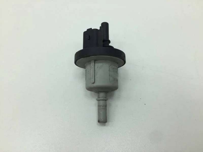 Клапан вентиляции топливного бака Renault Logan (2) 2014>